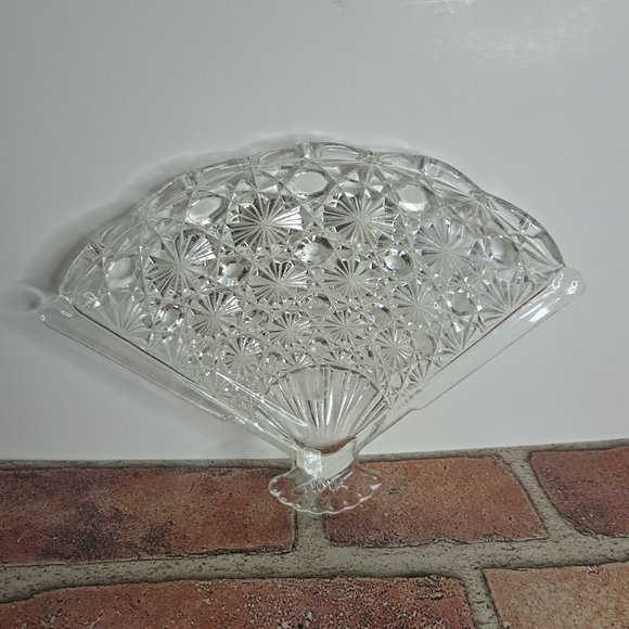 Avon Other - VINTAGE Avon Daisy Button Pattern Small Fan Snack Dish
